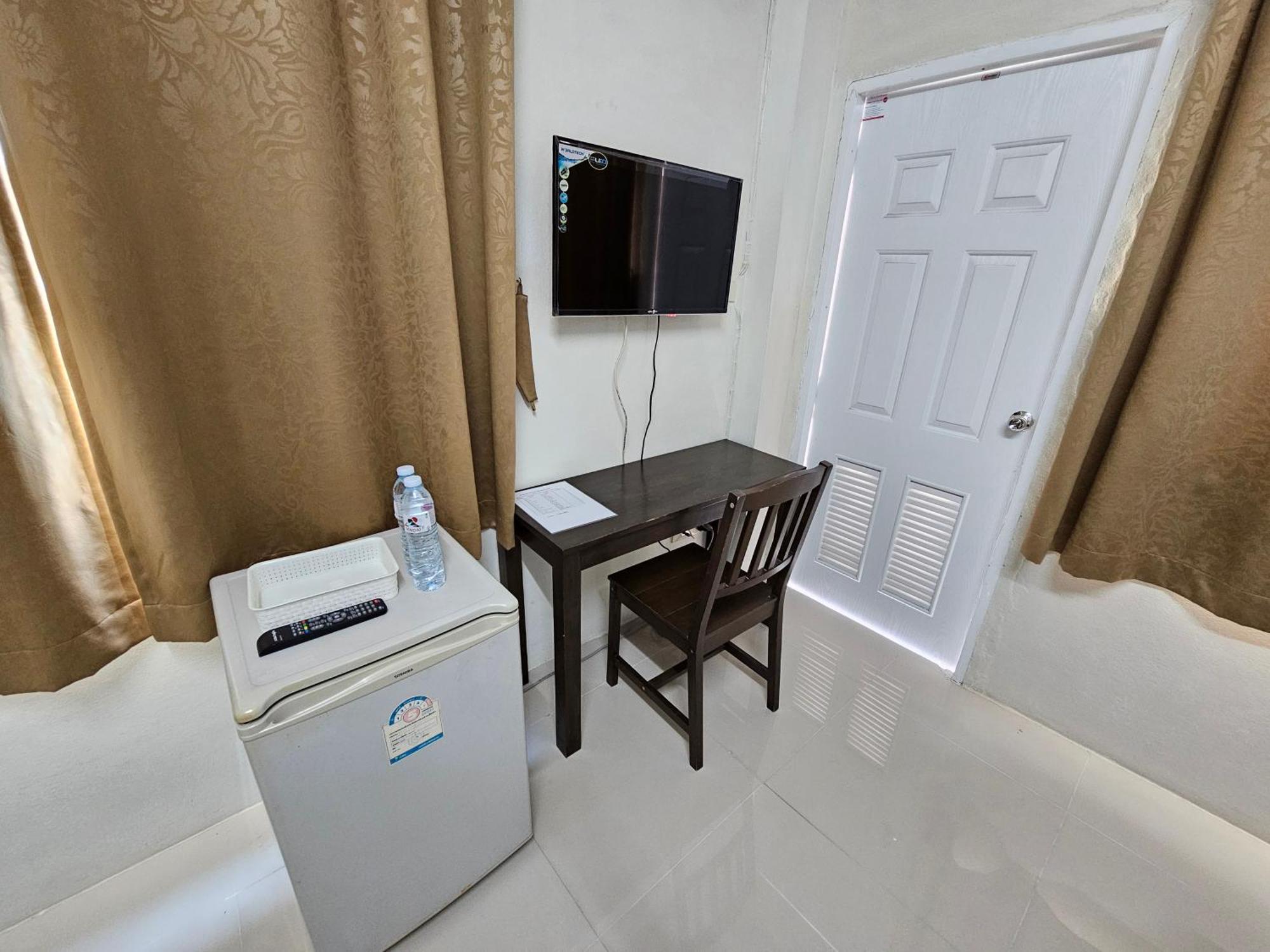 Si Fah At Bangsaen Hotel Ban Rong Khoei Екстериор снимка