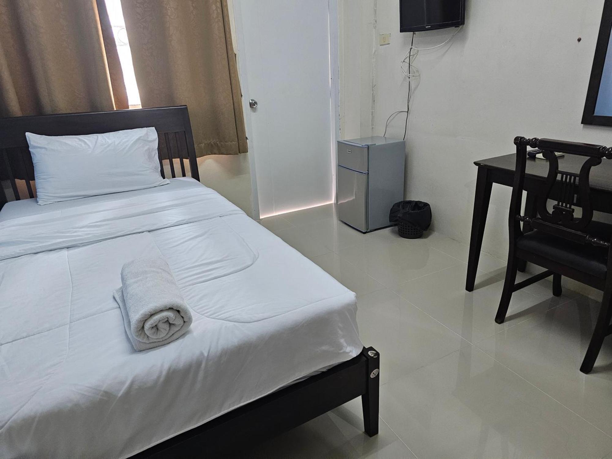 Si Fah At Bangsaen Hotel Ban Rong Khoei Екстериор снимка