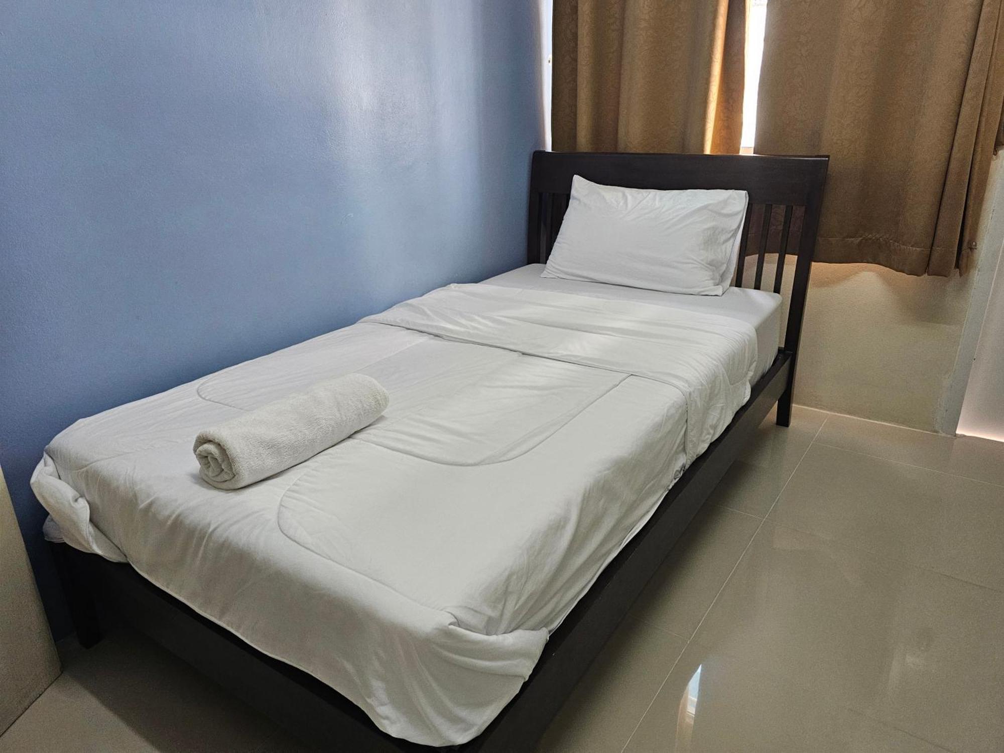 Si Fah At Bangsaen Hotel Ban Rong Khoei Екстериор снимка