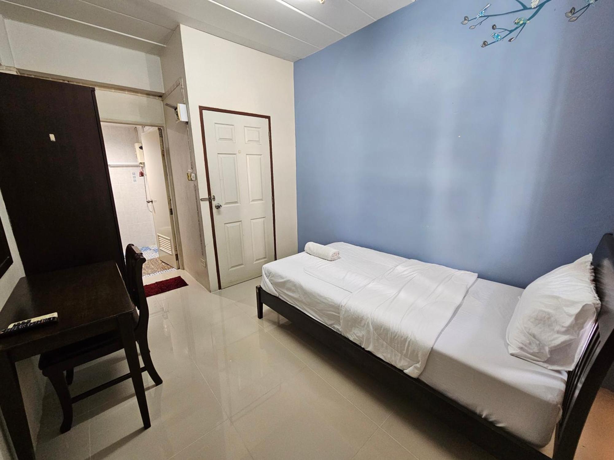 Si Fah At Bangsaen Hotel Ban Rong Khoei Екстериор снимка
