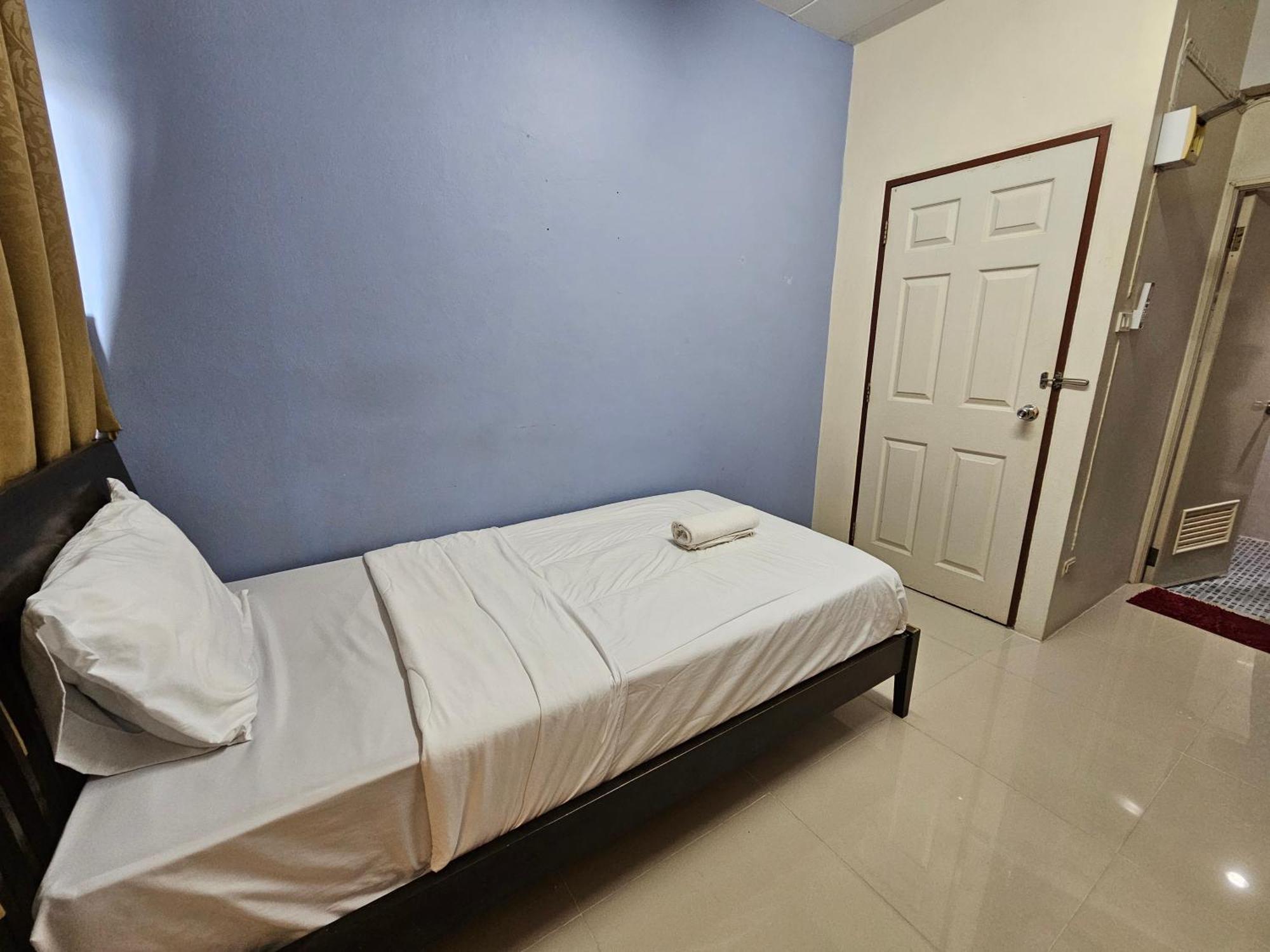Si Fah At Bangsaen Hotel Ban Rong Khoei Екстериор снимка