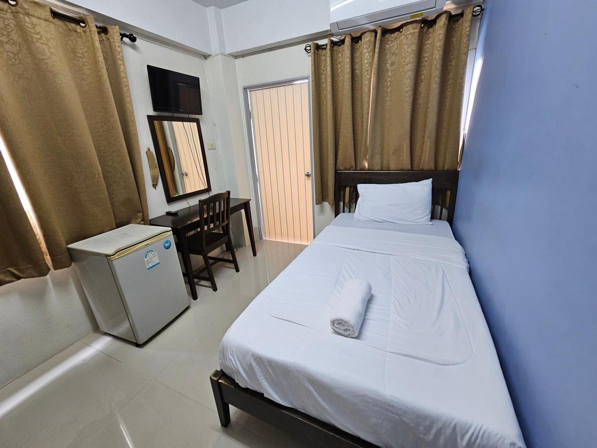 Si Fah At Bangsaen Hotel Ban Rong Khoei Екстериор снимка