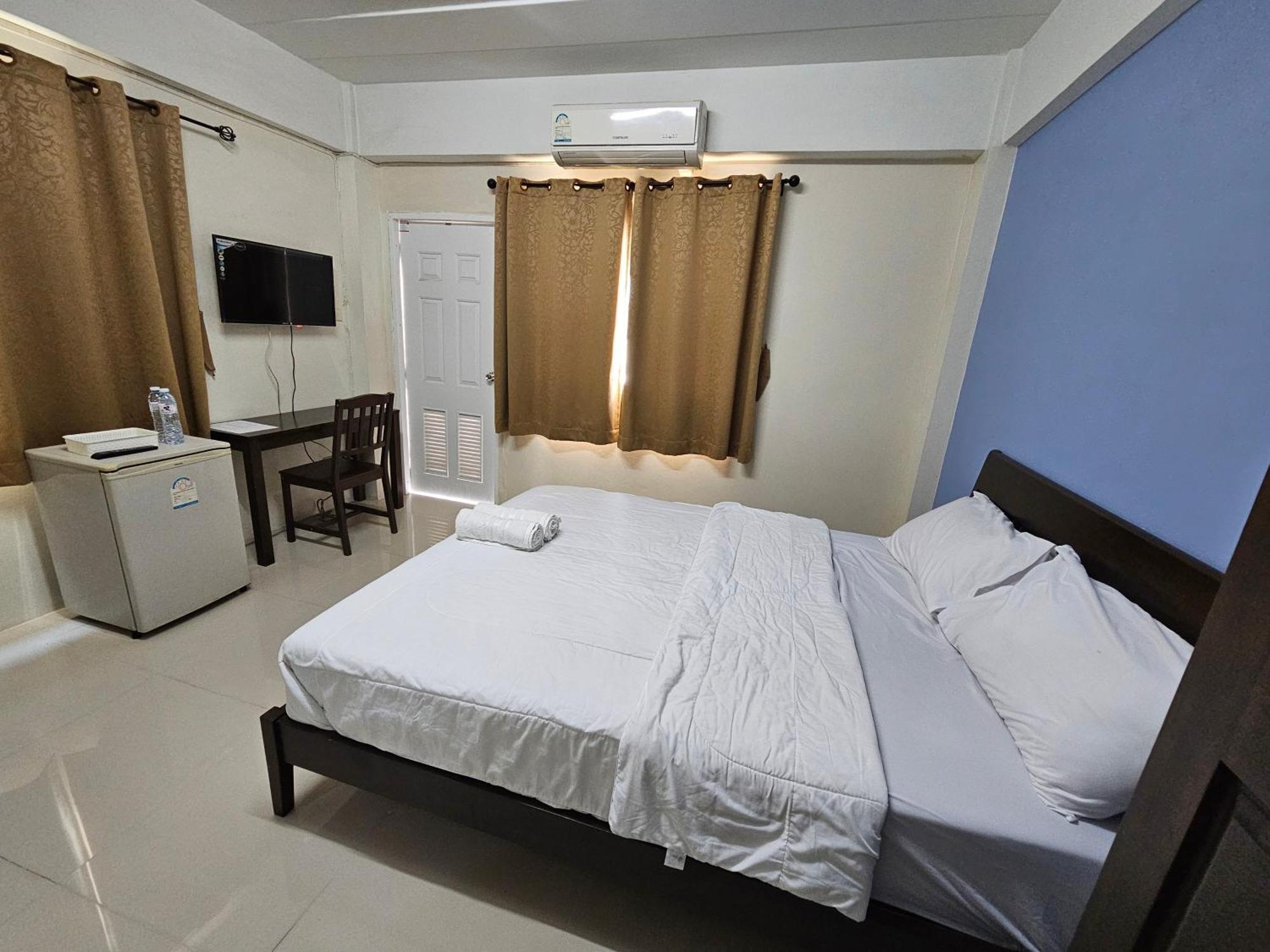 Si Fah At Bangsaen Hotel Ban Rong Khoei Екстериор снимка