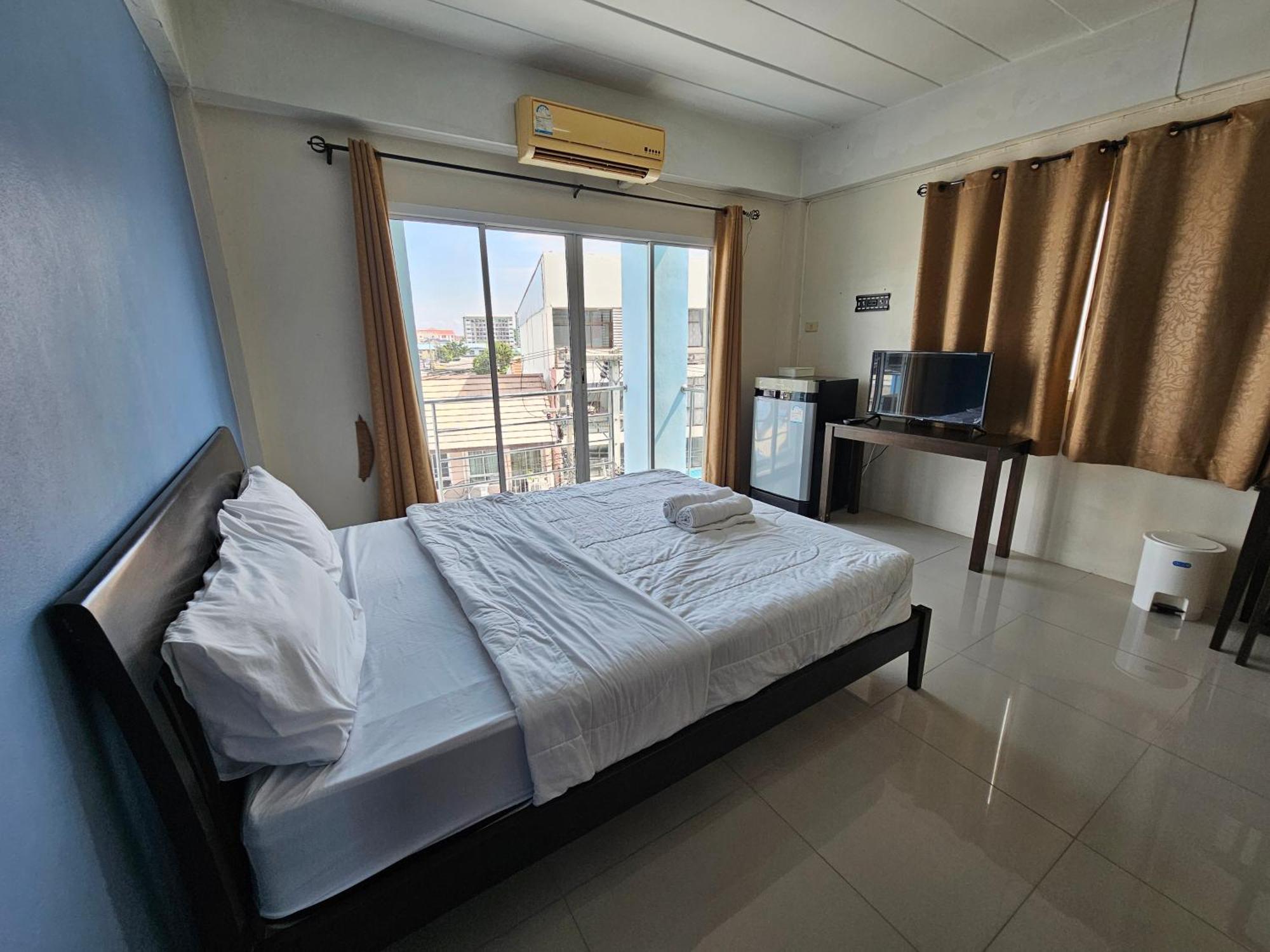 Si Fah At Bangsaen Hotel Ban Rong Khoei Екстериор снимка