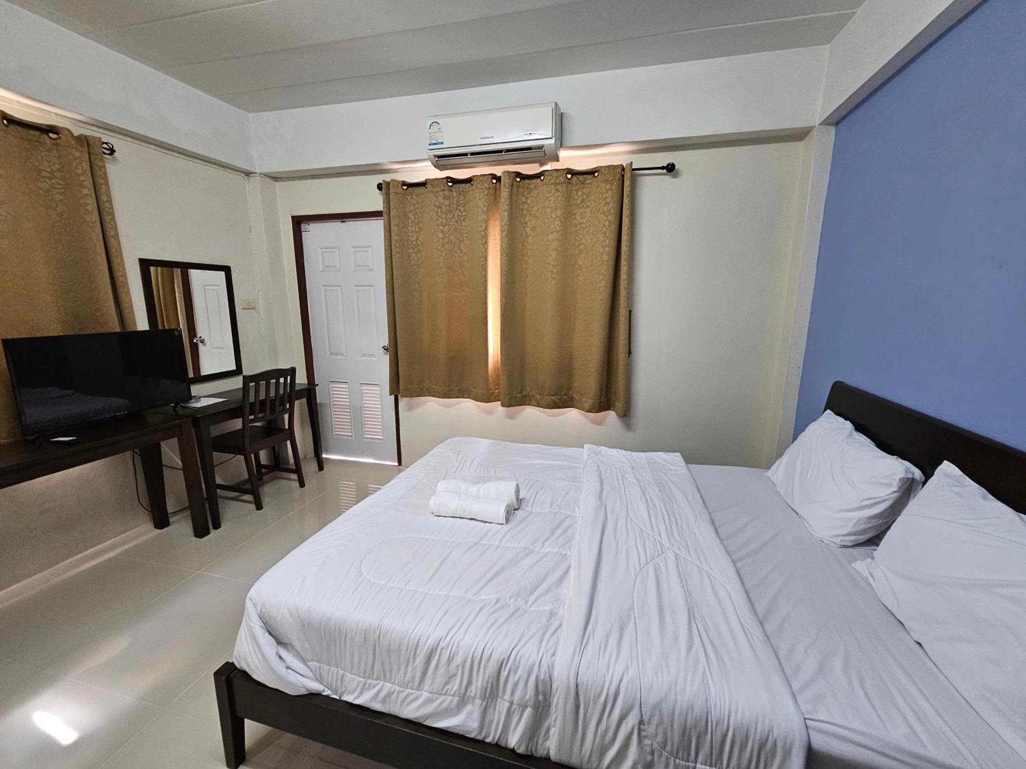 Si Fah At Bangsaen Hotel Ban Rong Khoei Екстериор снимка