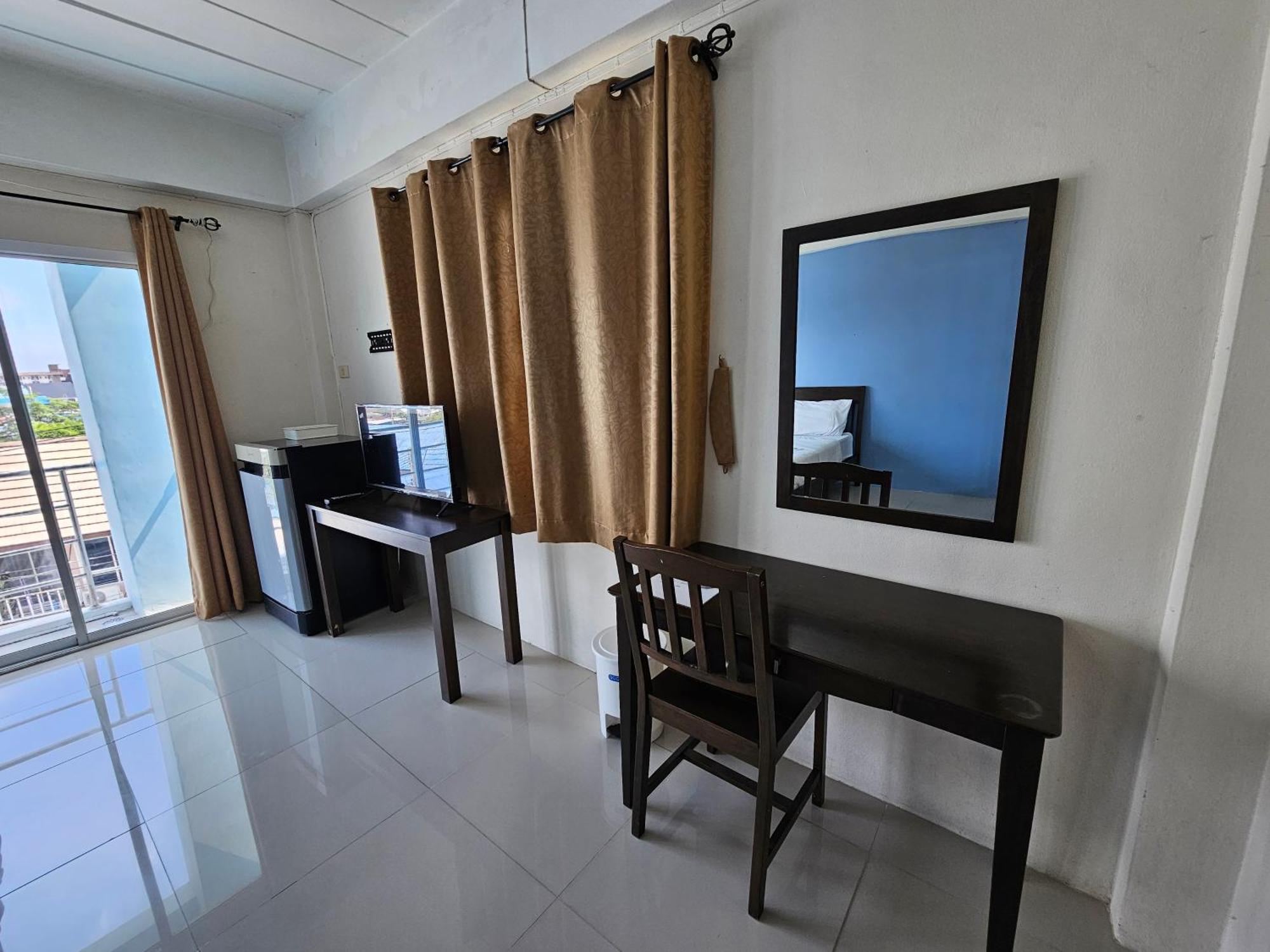 Si Fah At Bangsaen Hotel Ban Rong Khoei Екстериор снимка