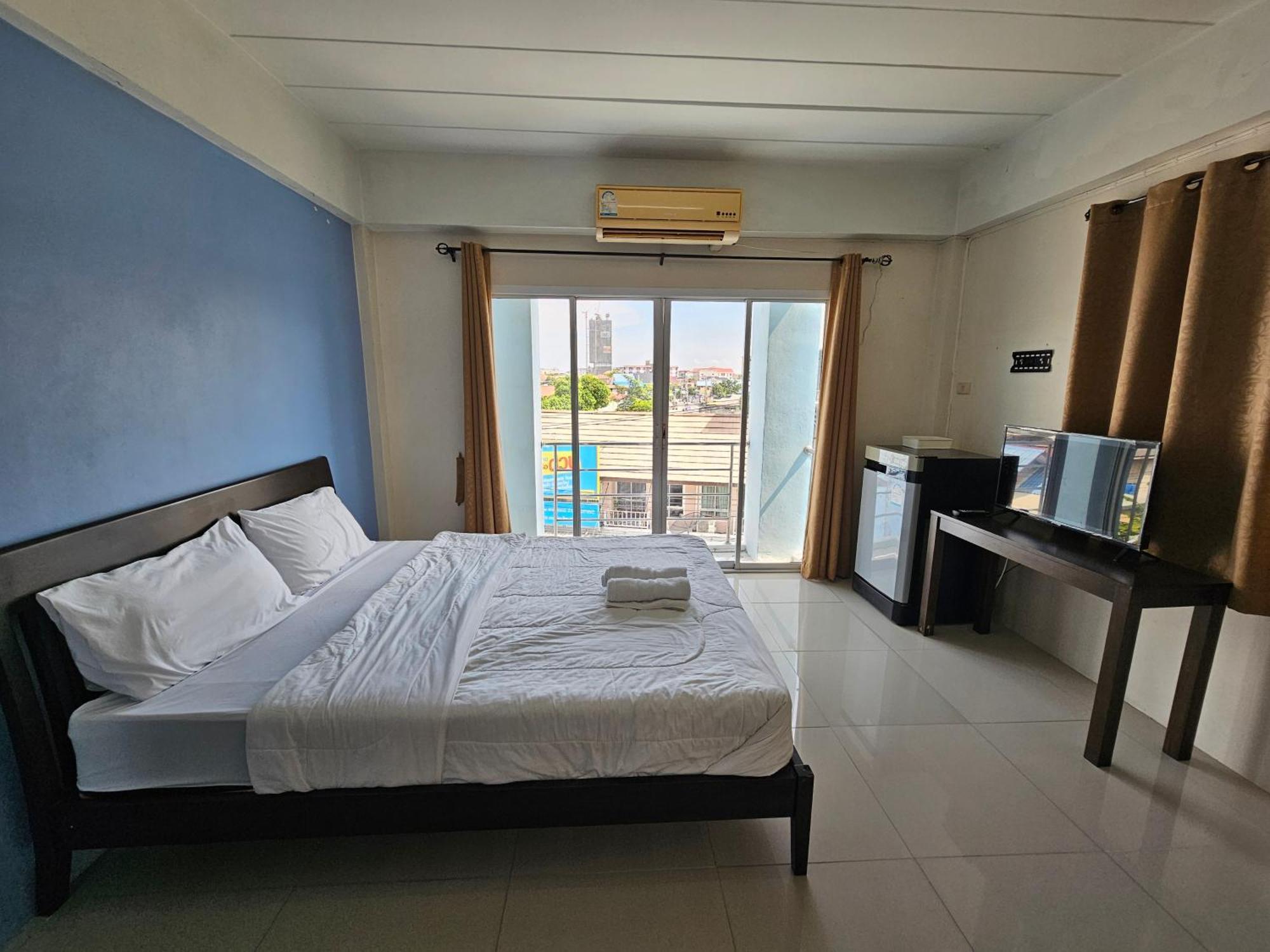 Si Fah At Bangsaen Hotel Ban Rong Khoei Екстериор снимка